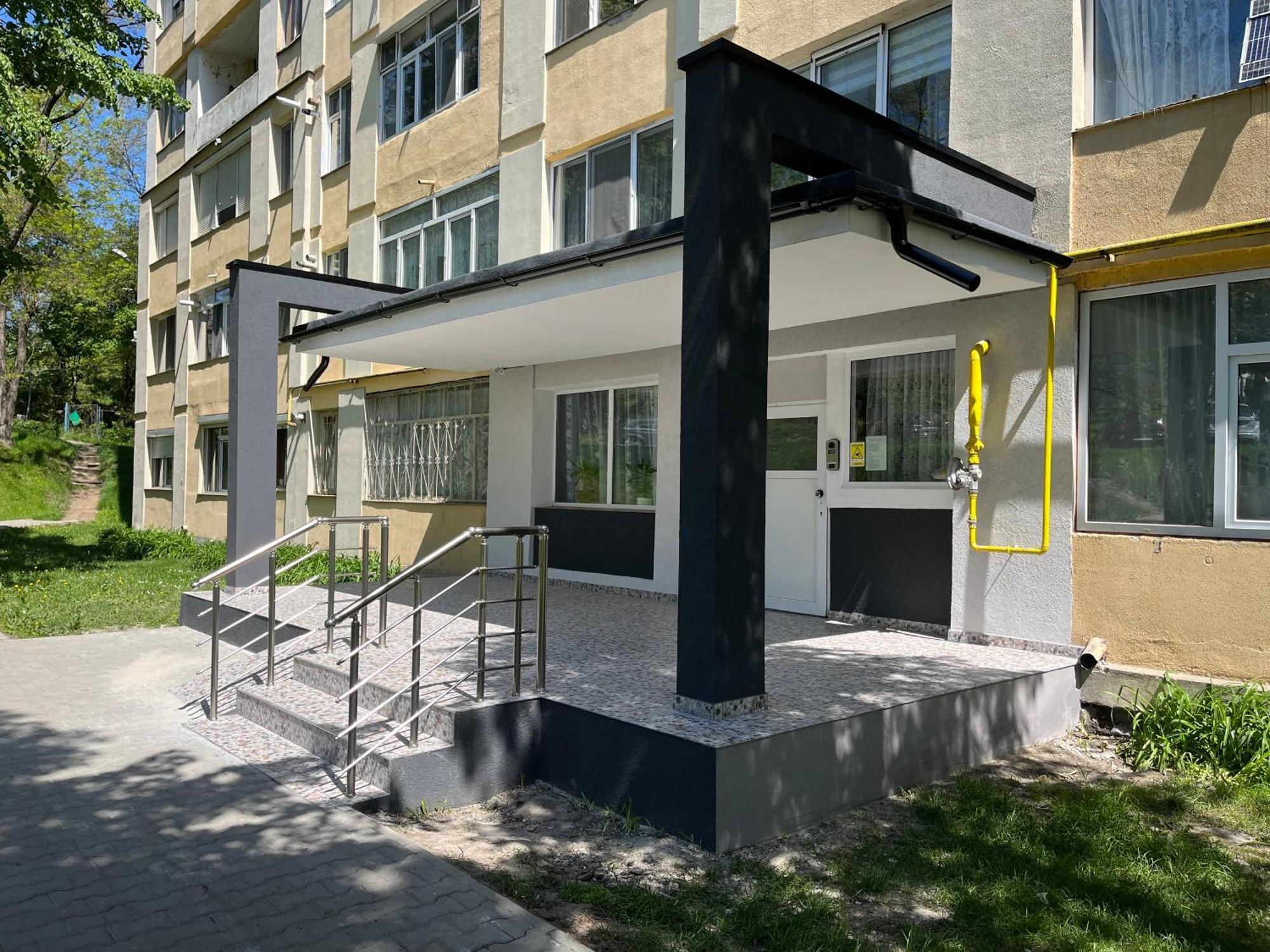 Central Park Studio Onesti Exterior photo